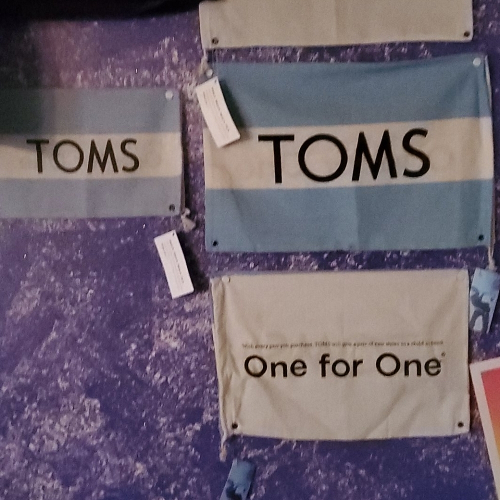 TOMS flag/bag